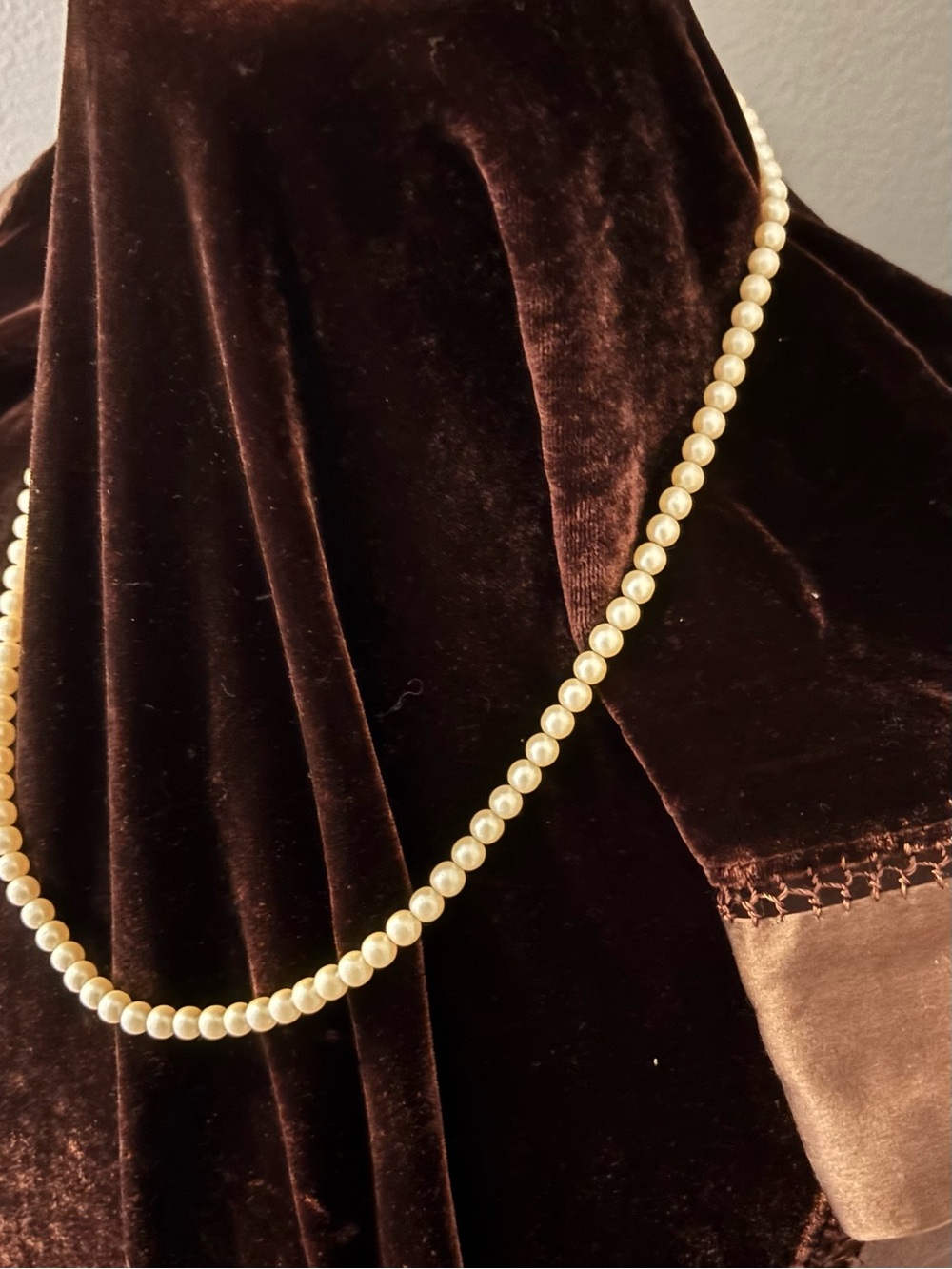 Vintage Classic Pearl Strand Necklace - Cream Pearls - Picture 3 of 13